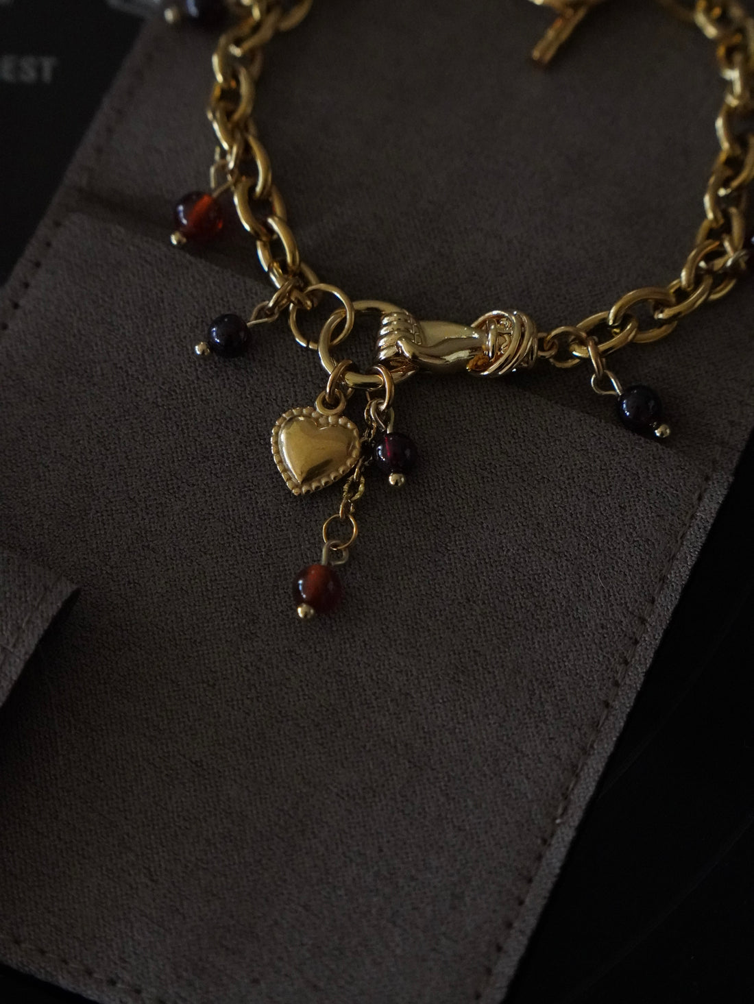 Bracelet «Hand of mercy » • Grenat