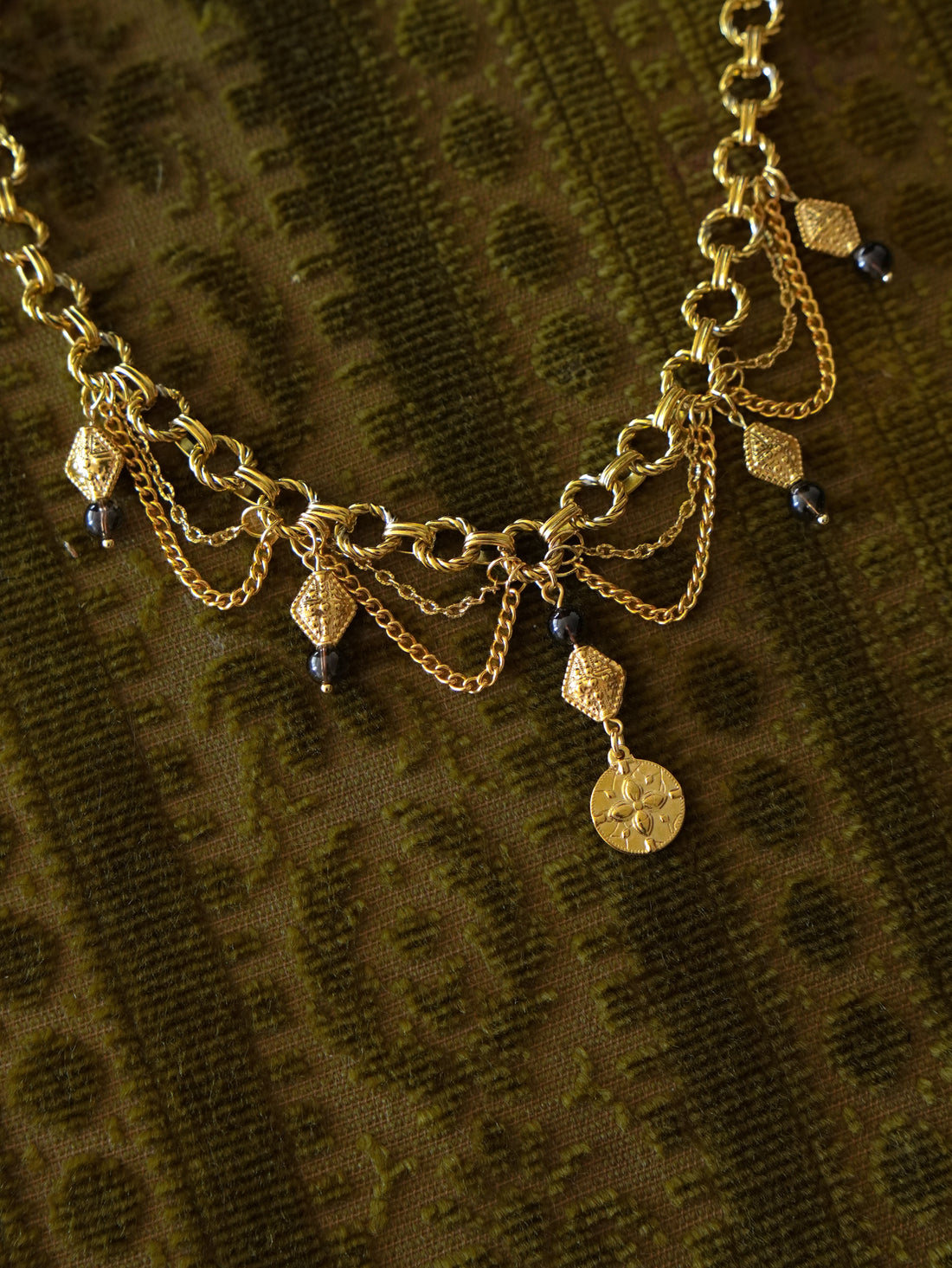 Collier « Vesper » 🪽 • Doré • Perles quartz fumé