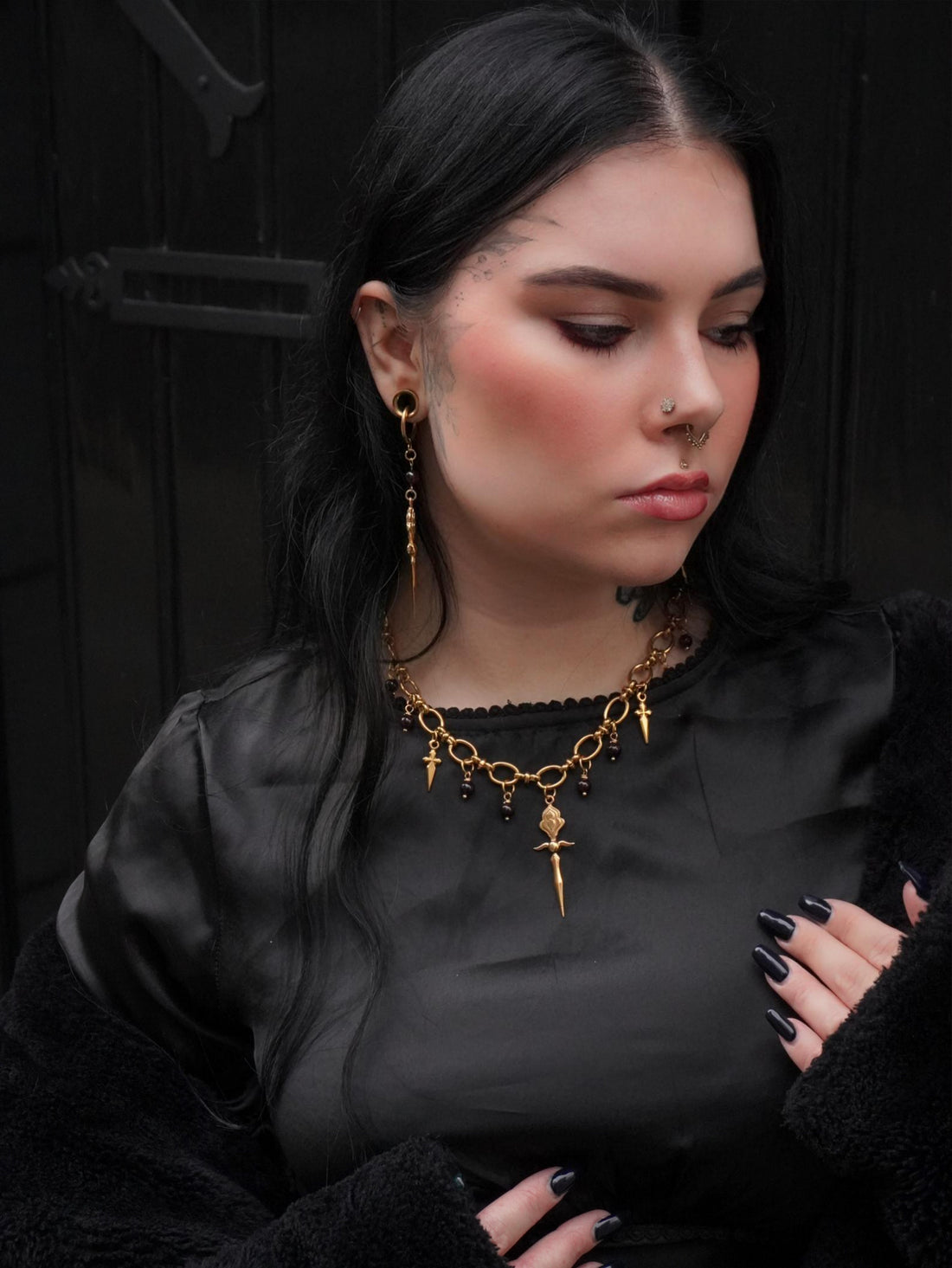 Bloody Reign 🩸• Collier « Sylvanas » • Grenat rouge • Doré