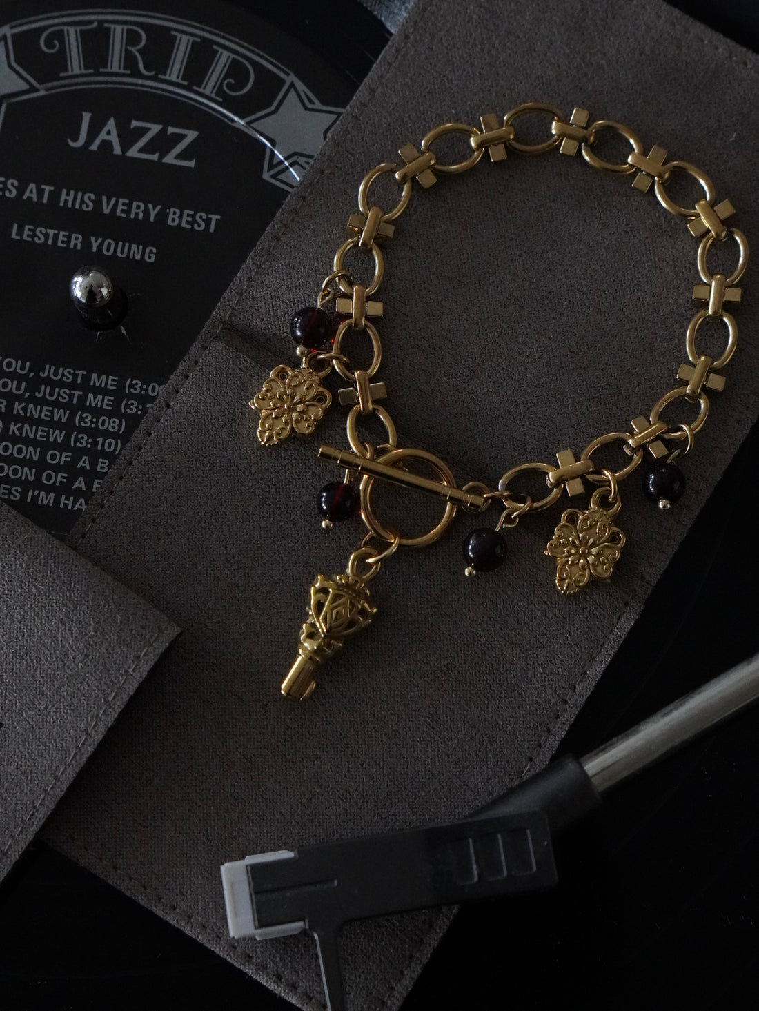 Bracelet « The secret chamber »• Ambre cognac