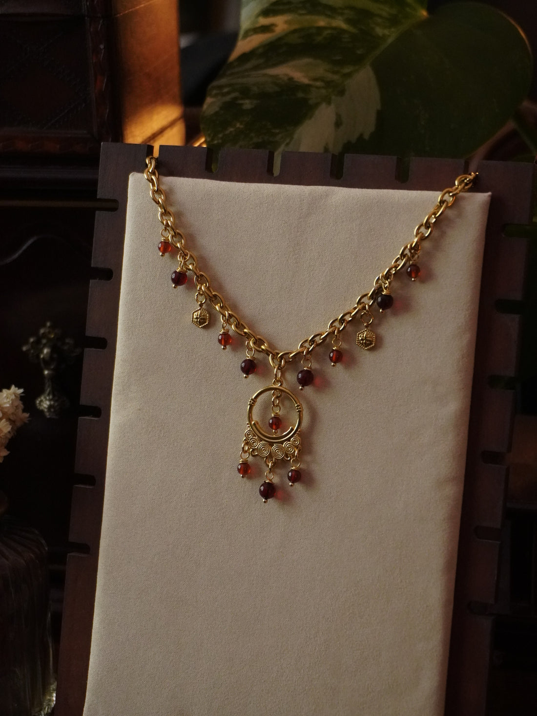Collier « Babylonia » • Doré • Grenat