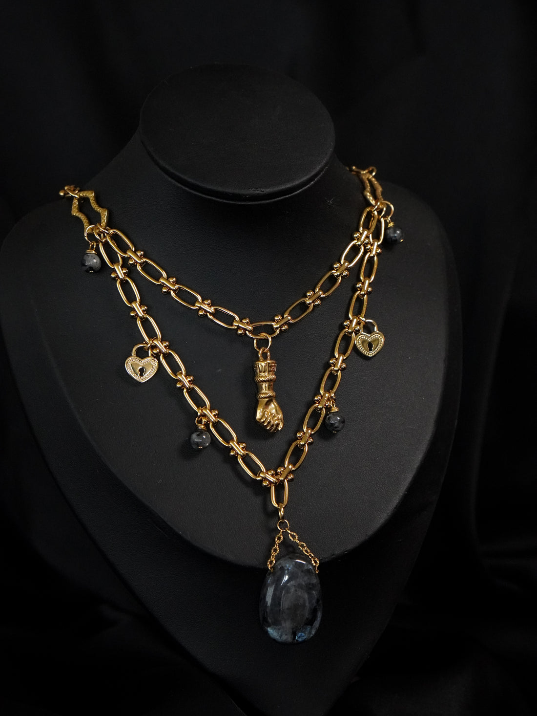 Collier « Knock upon the night » 🌌 • Doré • Larvikite