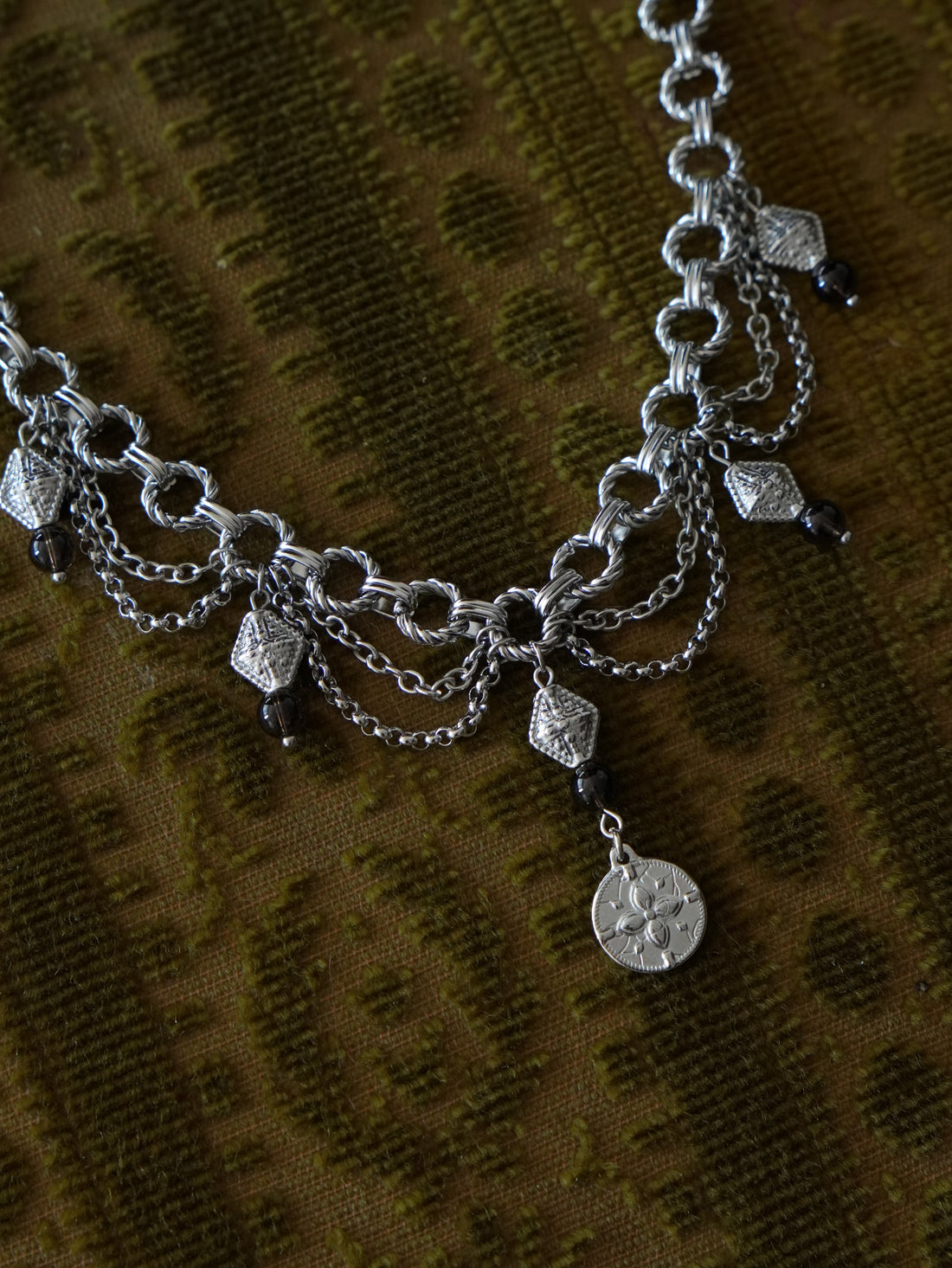 Collier « Vesper » 🪽• Argenté • Perles de quartz fumé
