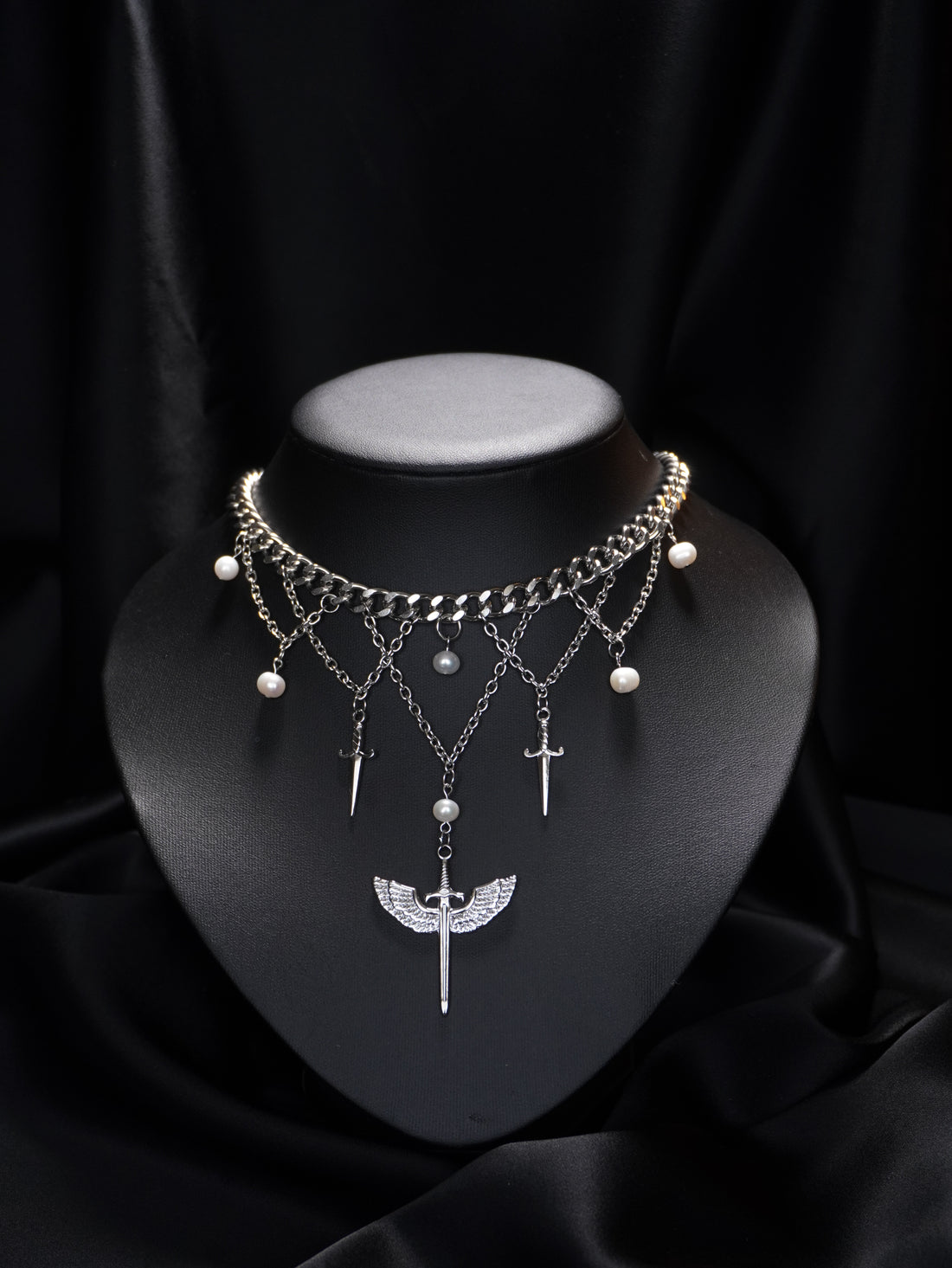 Collier « Archangel’s battle » 🪽🗡️ • Argenté • Perles eau douce