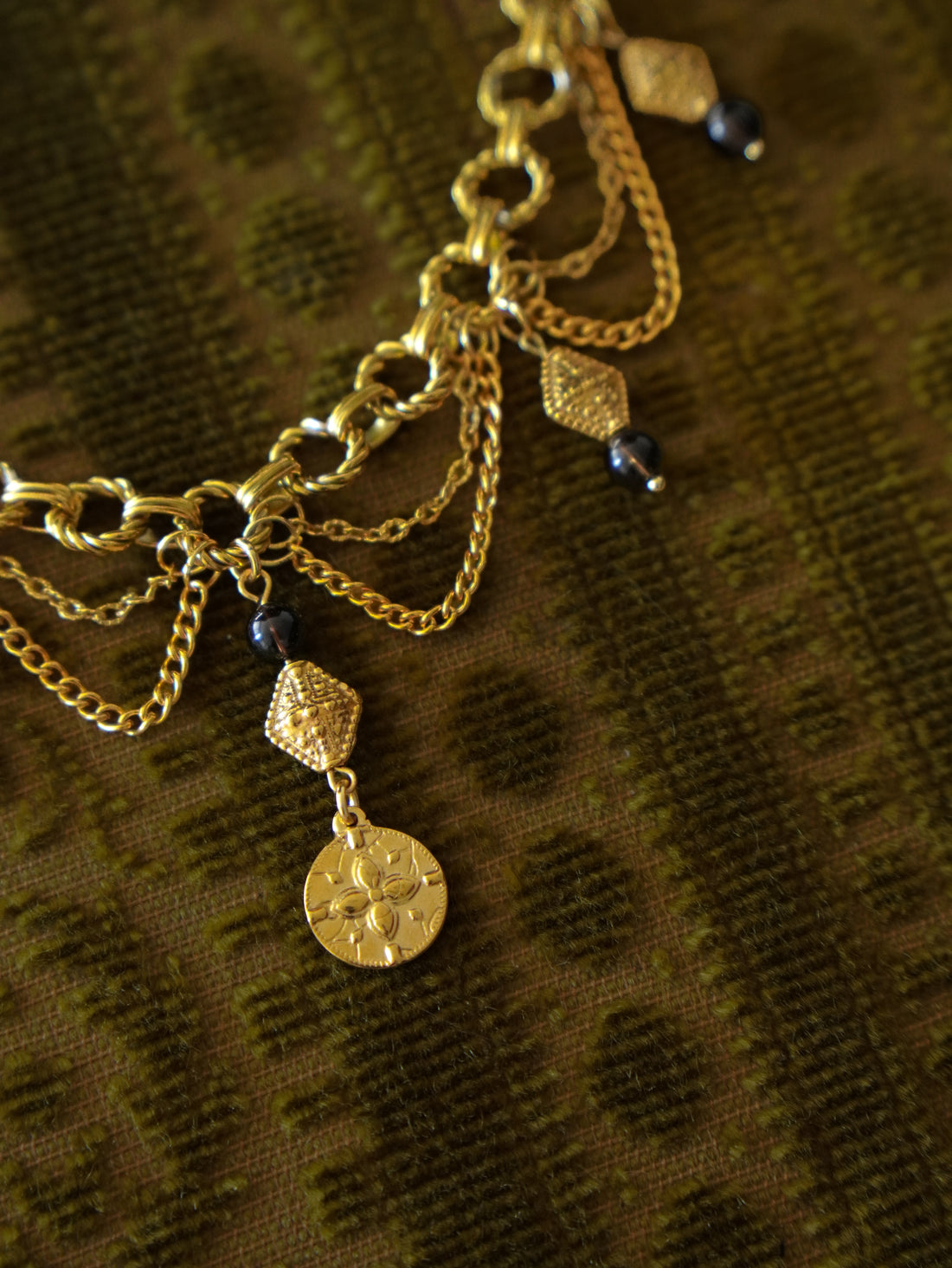 Collier « Vesper » 🪽 • Doré • Perles quartz fumé