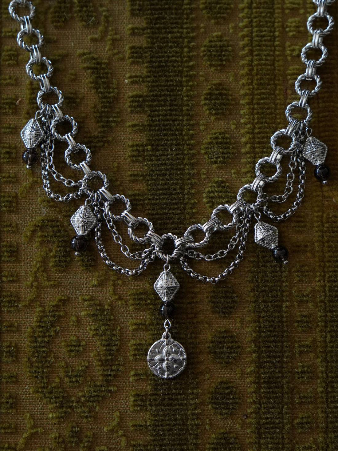 Collier « Vesper » 🪽• Argenté • Perles de quartz fumé