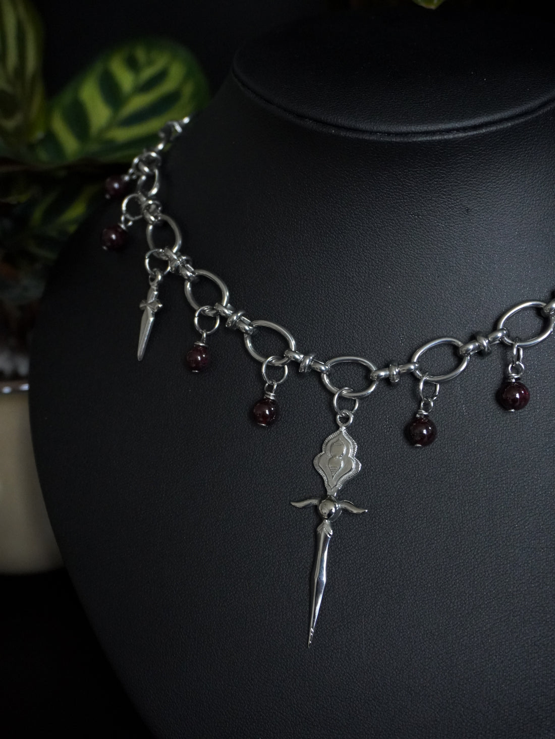 Bloody Reign 🩸 • Collier « Sylvanas »• Grenat • Silver