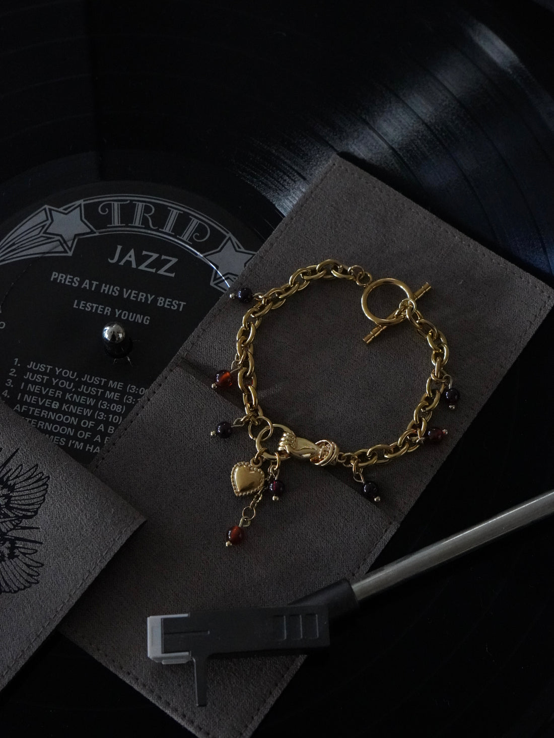 Bracelet «Hand of mercy » • Grenat