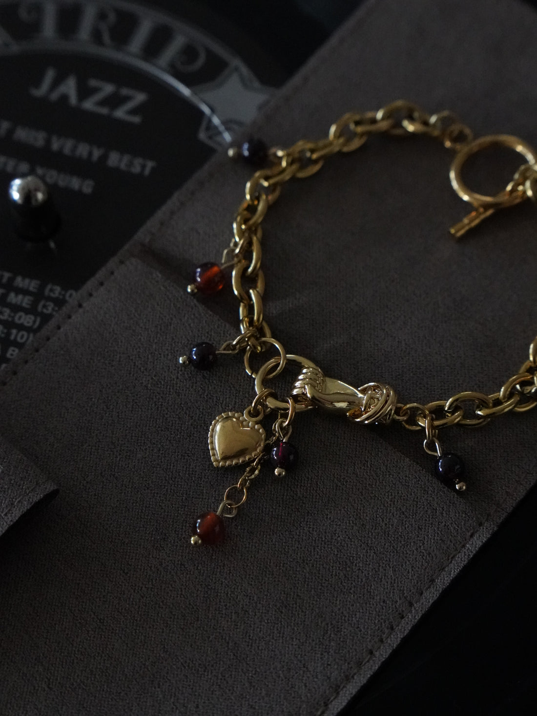 Bracelet «Hand of mercy » • Grenat
