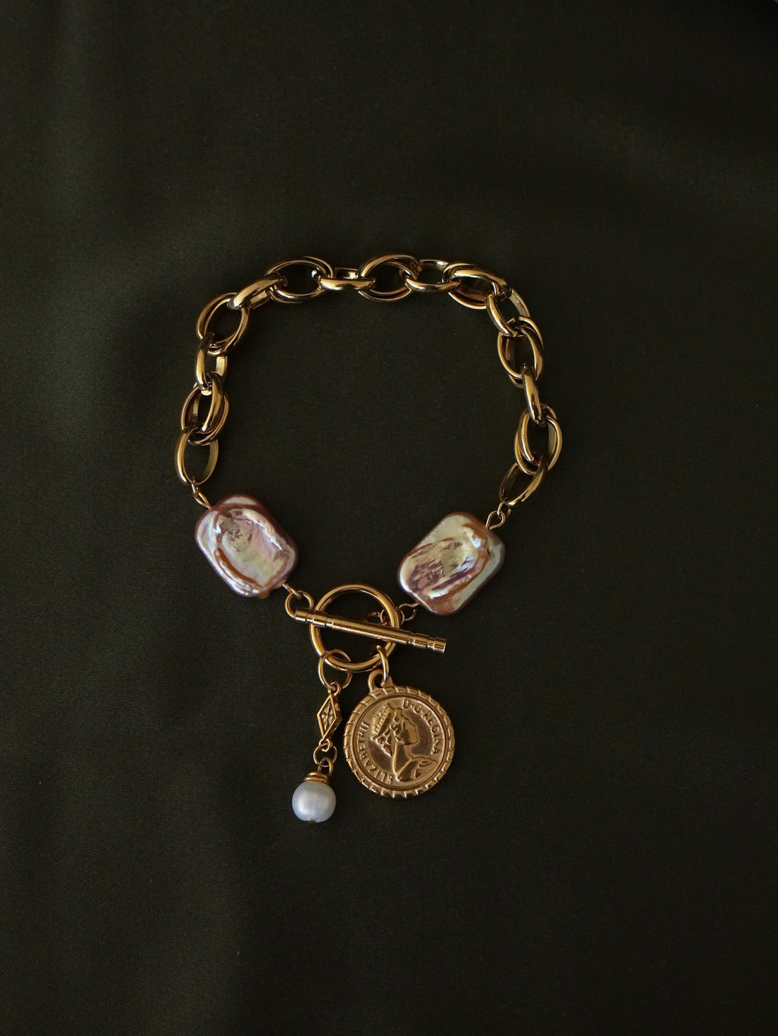 Bracelet « The rosebourne Heirloom » 🕯️🪙 • Doré • Perle de Nacre