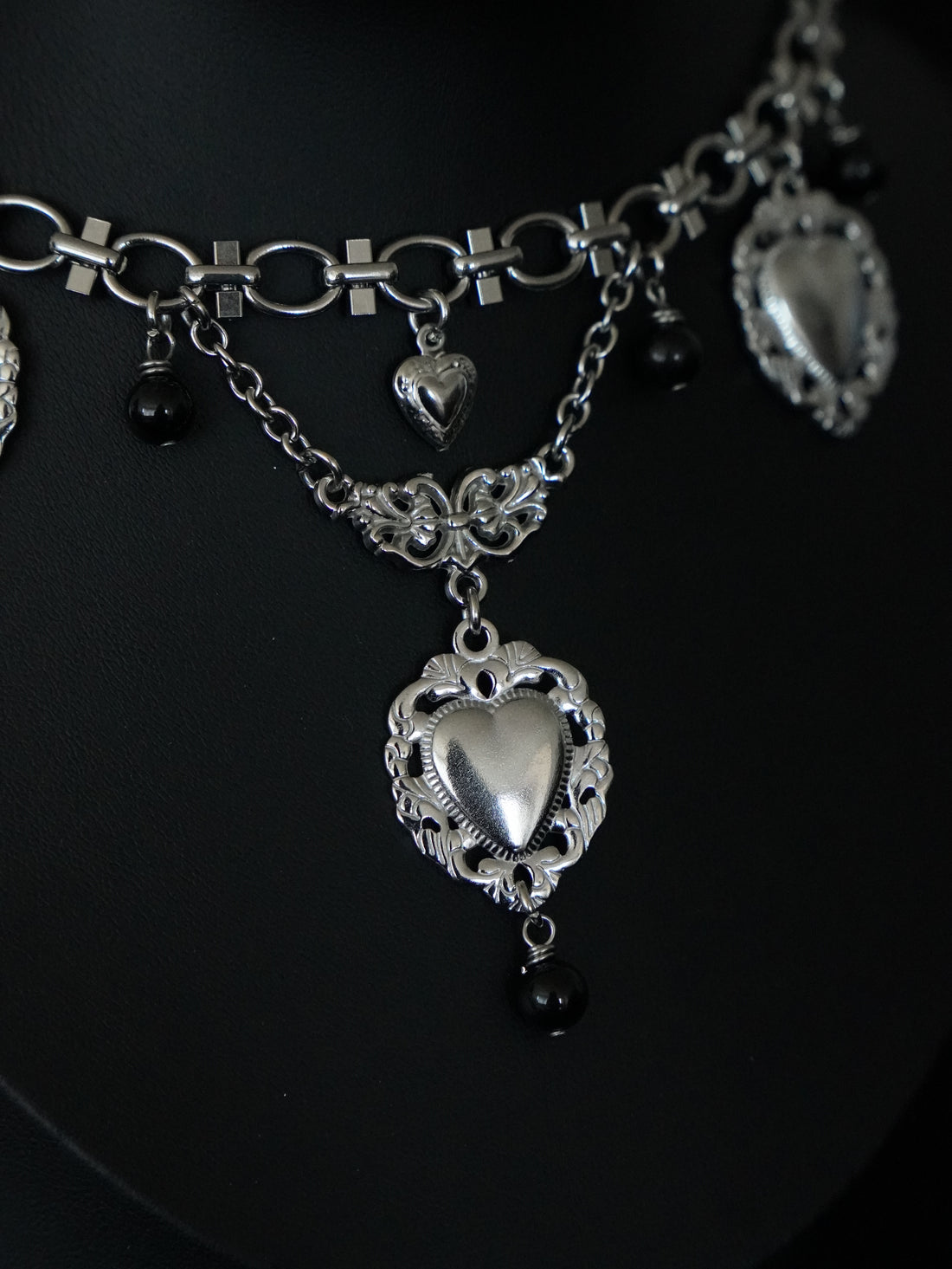 Collier « Queen of heart » • Argenté • Tourmaline noire