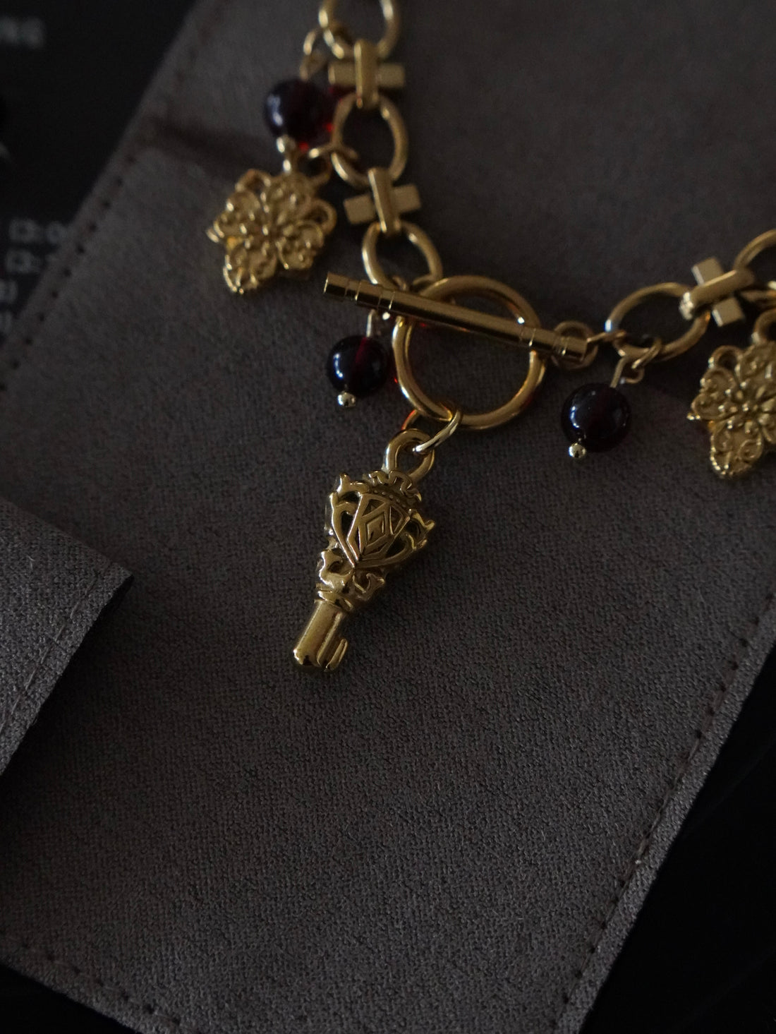 Bracelet « The secret chamber »• Ambre cognac