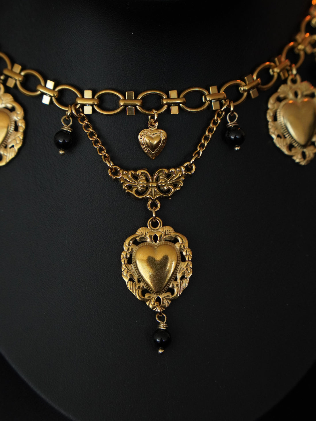 collier doré style alternatif