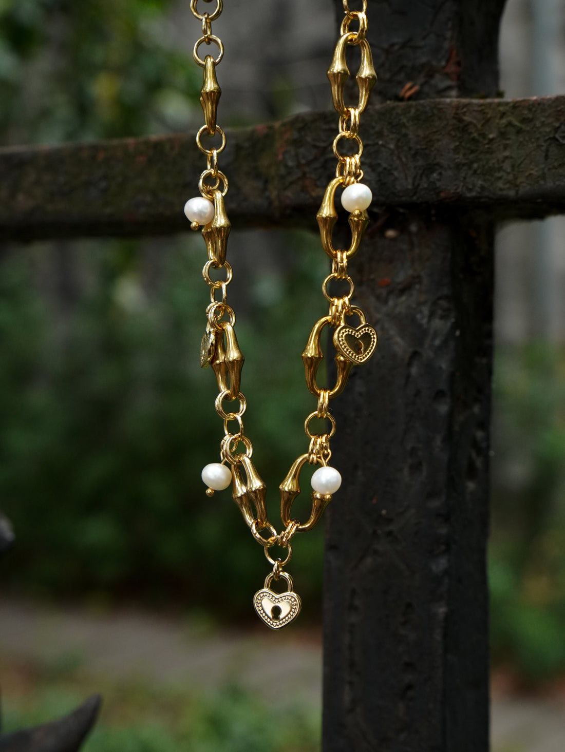 collier perle eau douce et petit coeurs Saskia