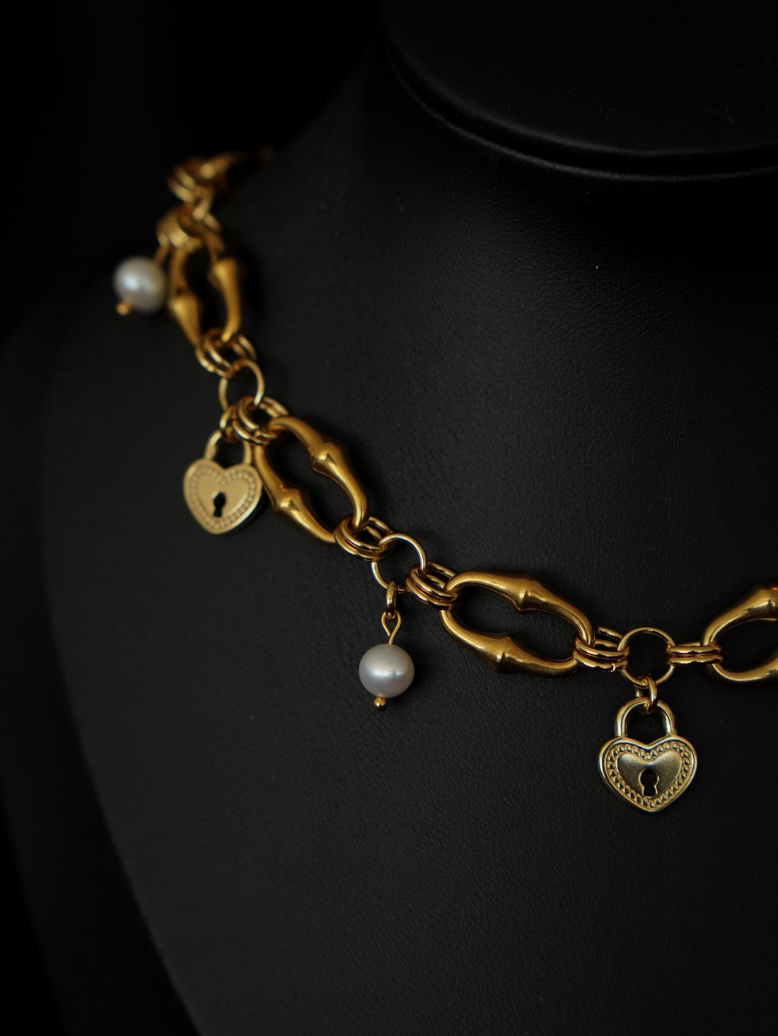 détails collier style alternatif Saskia perle eau douce 
