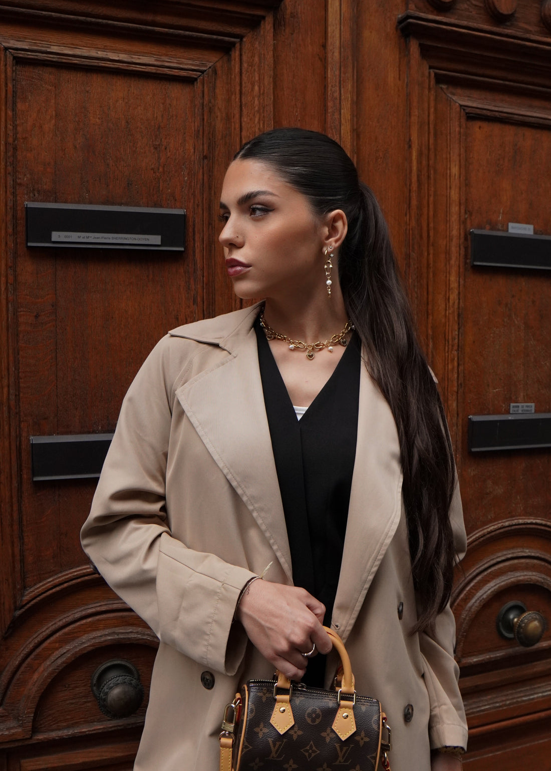 collier Saskia porté par modèle photo 